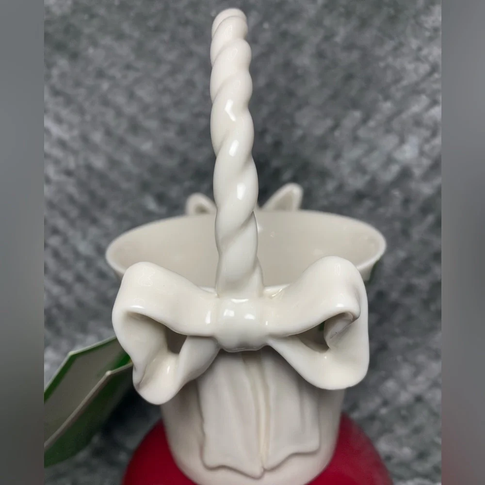 Shannon Porcelain Basket with Bows, Twisted Handle and Shamrocks